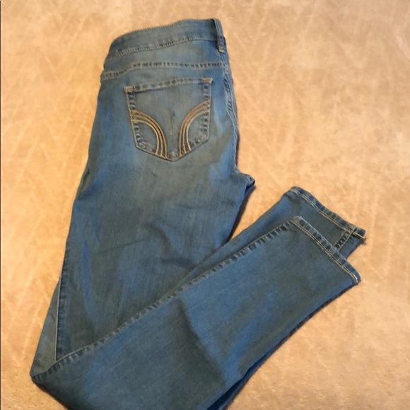 Hollister Light-Washed Skinny Jeans - Picture 3 of 4